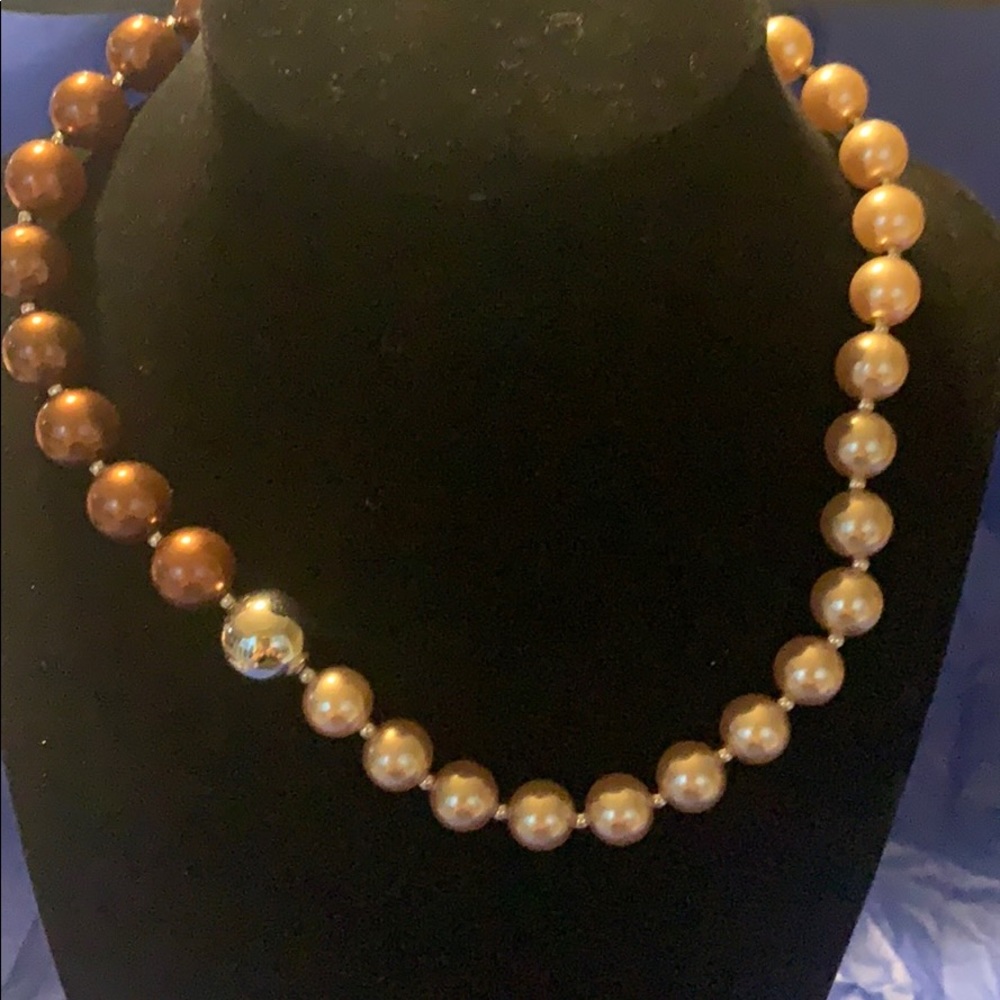 Gorgeous necklace and earrings